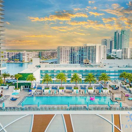 Luxury With Stunning View, Balcony, Amazing Pools Apartment Hollywood Exterior foto