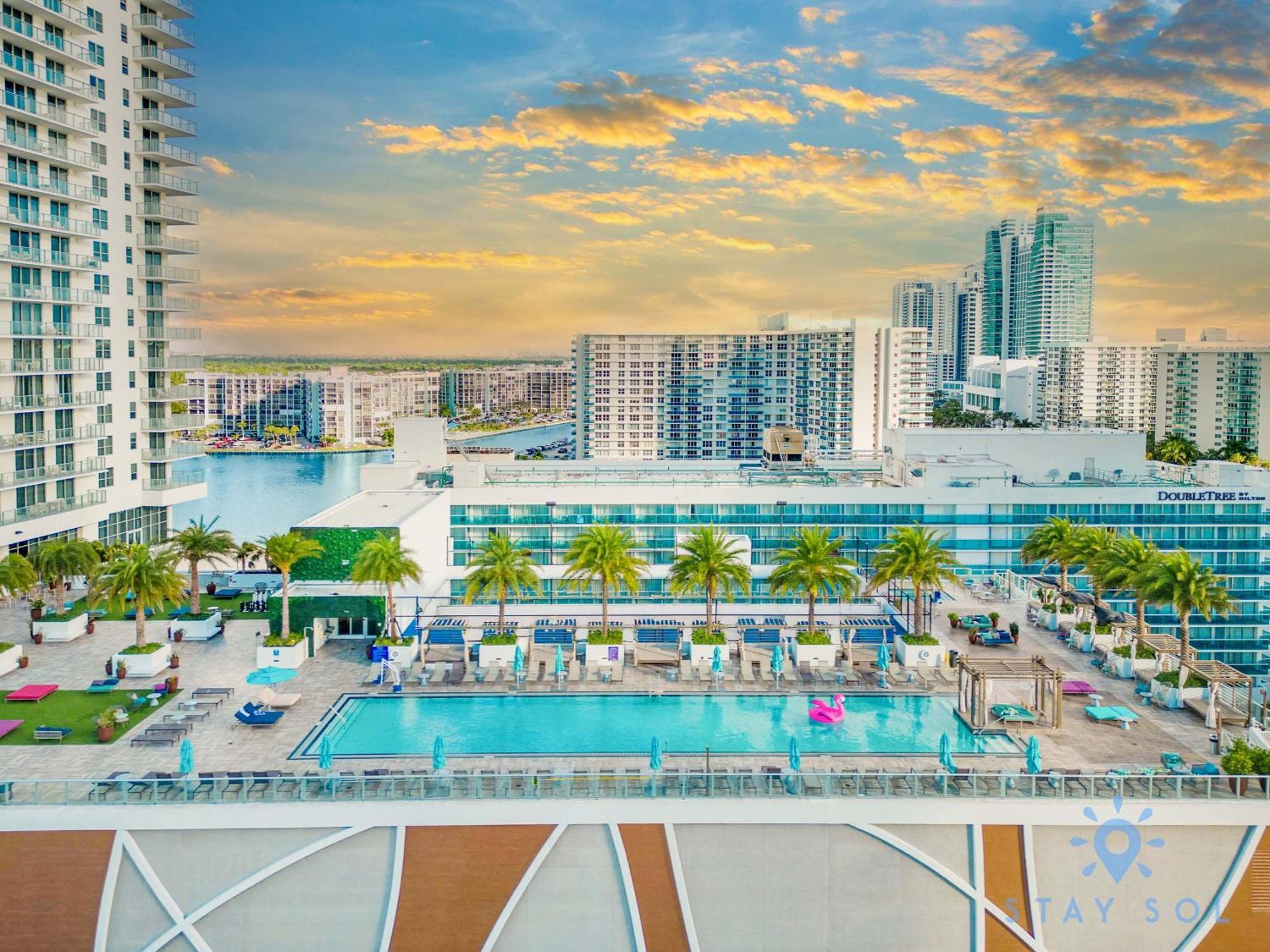 Luxury With Stunning View, Balcony, Amazing Pools Apartment Hollywood Exterior foto